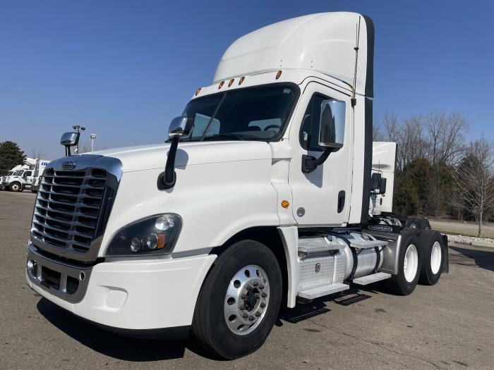 2017 Freightliner Cascadia-1