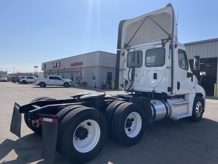 2017 Freightliner Cascadia-5