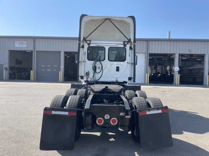 2017 Freightliner Cascadia-6