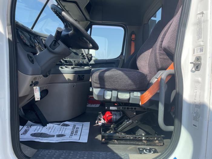 2017 Freightliner Cascadia-17
