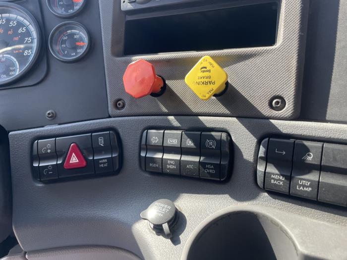2017 Freightliner Cascadia-20