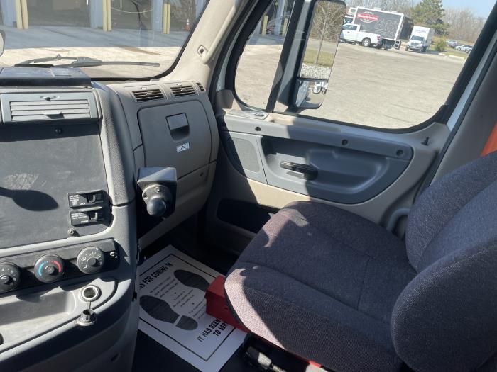 2017 Freightliner Cascadia-23