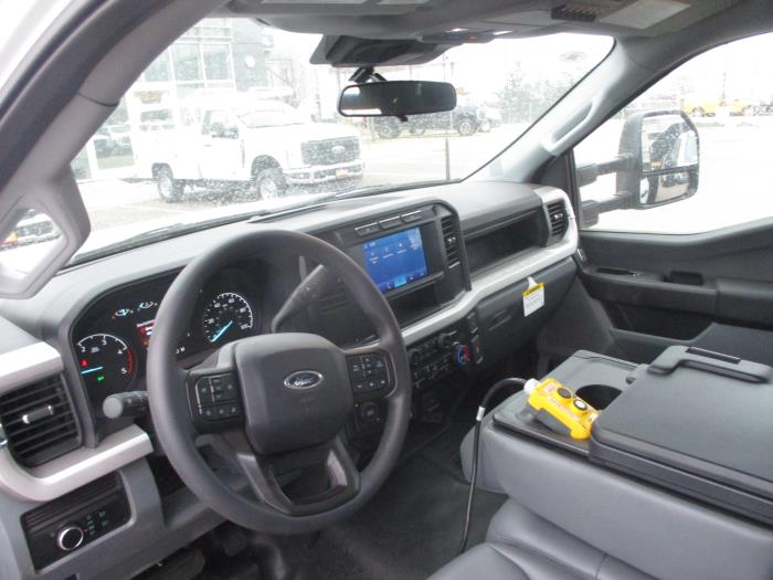 2024 Ford F-550-12