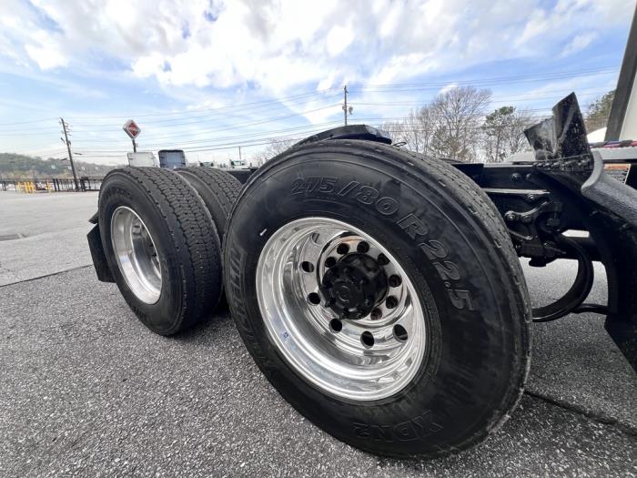 2022 Peterbilt 579-8