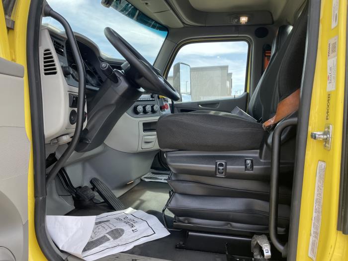 2021 Peterbilt 579-8