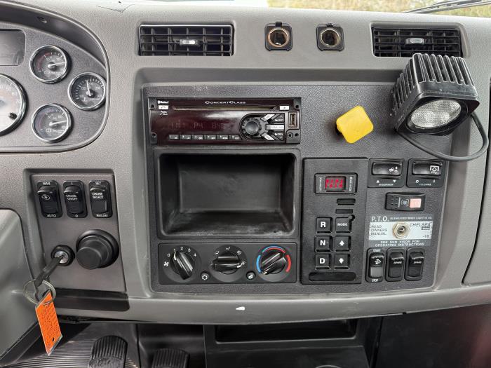 2018 Peterbilt 337-18