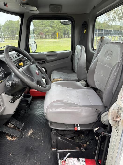 2018 Peterbilt 337-15