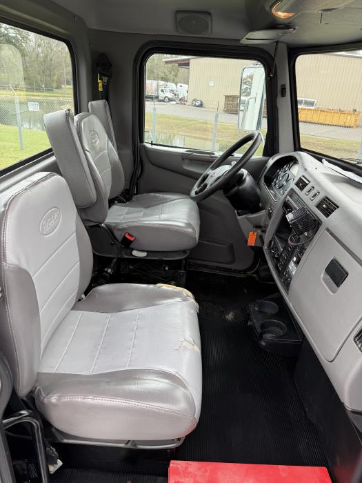 2018 Peterbilt 337-11