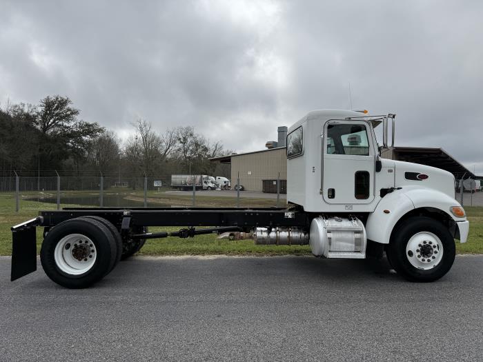 2018 Peterbilt 337-8