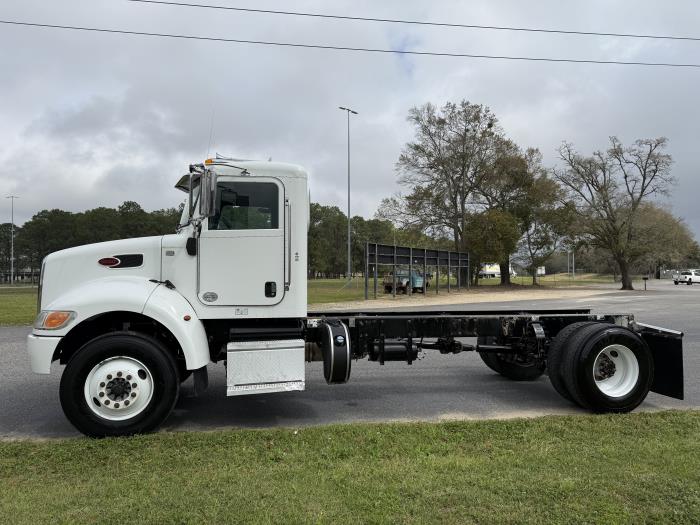 2018 Peterbilt 337-4