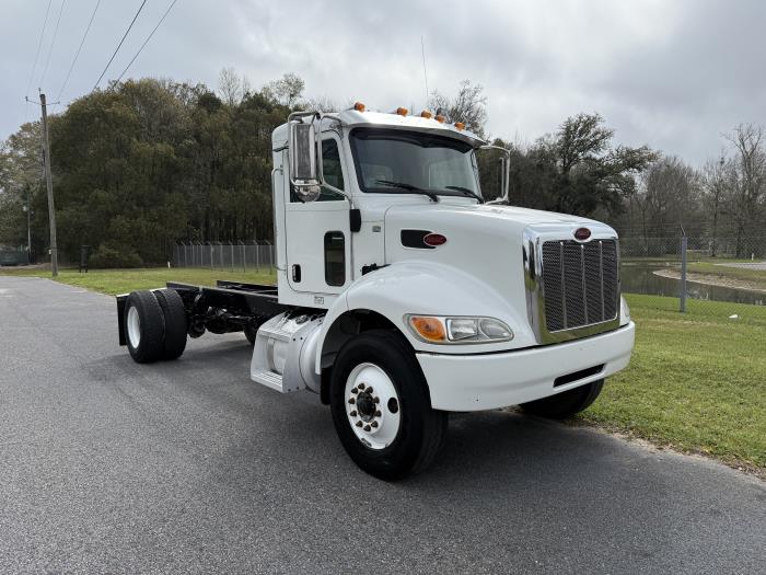 2018 Peterbilt 337-1