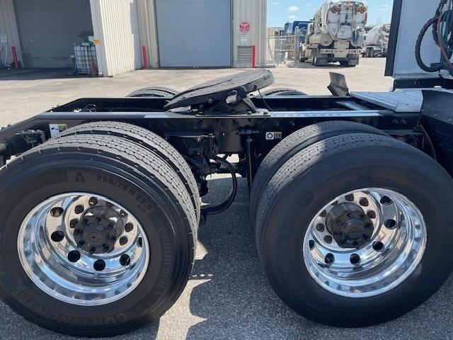 2022 Peterbilt 579-5