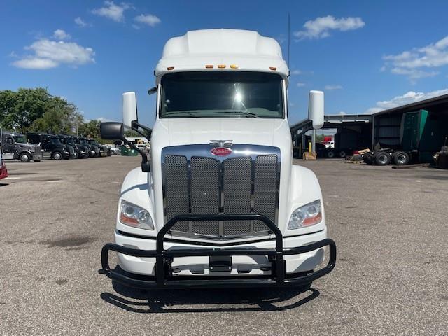 2022 Peterbilt 579-8