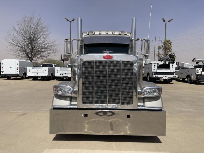 2024 Peterbilt 389-2