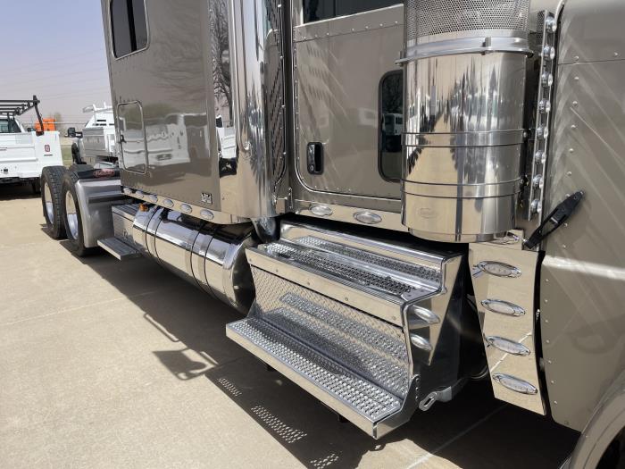 2024 Peterbilt 389-4