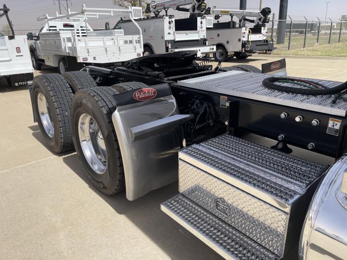 2024 Peterbilt 389-6