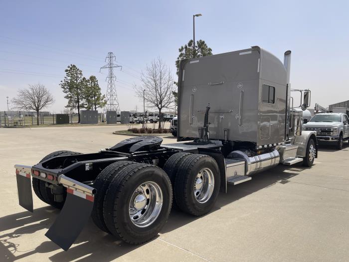 2024 Peterbilt 389-9