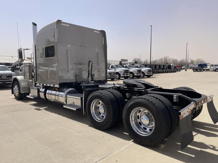 2024 Peterbilt 389-11