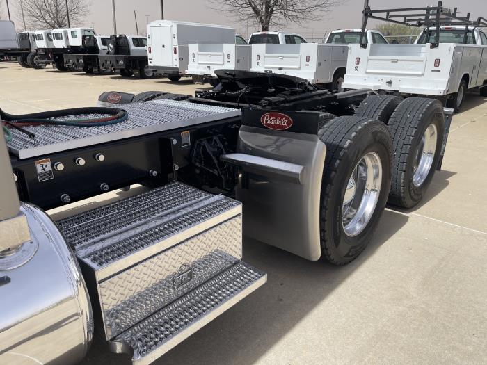 2024 Peterbilt 389-13