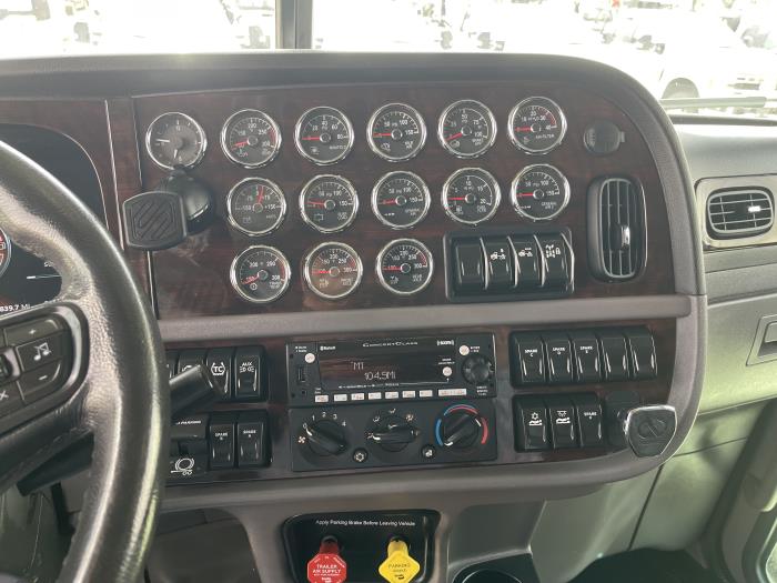 2024 Peterbilt 389-18