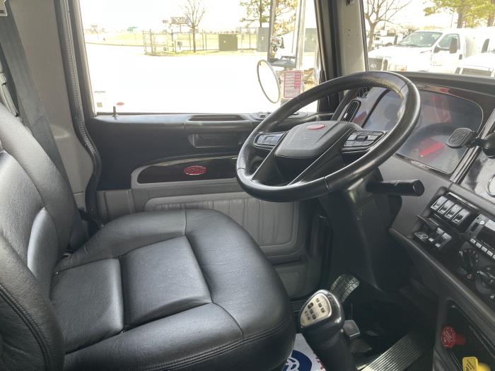 2024 Peterbilt 389-21