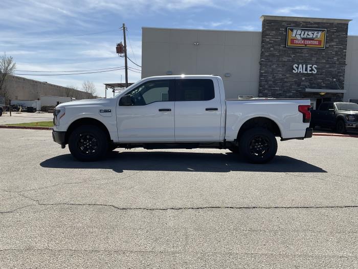 2025 Ford F-150 Lightning-1