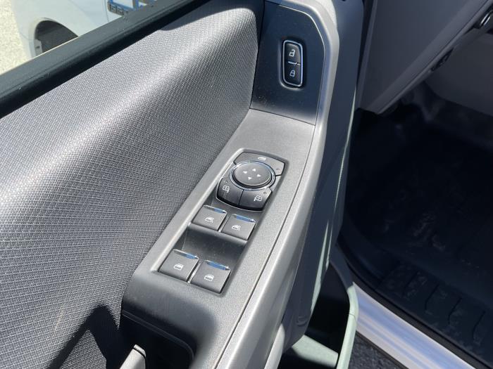 2025 Ford F-150 Lightning-15