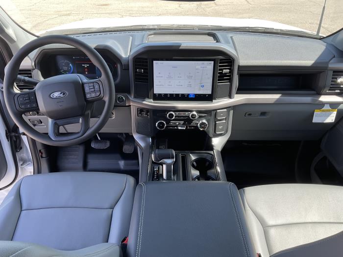 2025 Ford F-150 Lightning-18