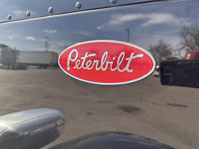 2025 Peterbilt 589-10