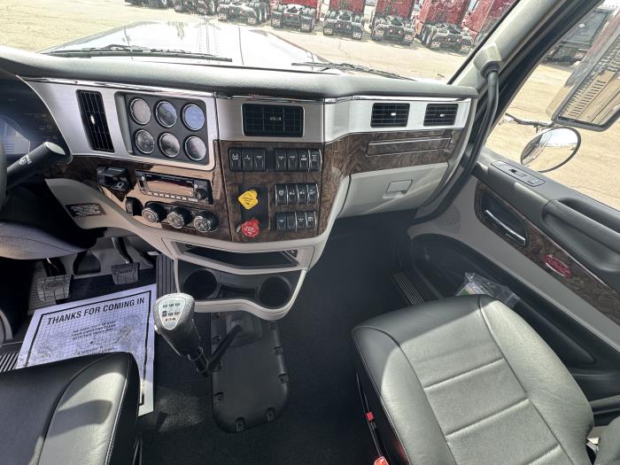 2025 Peterbilt 589-17