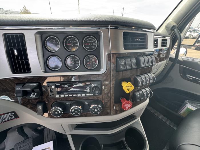 2025 Peterbilt 589-21