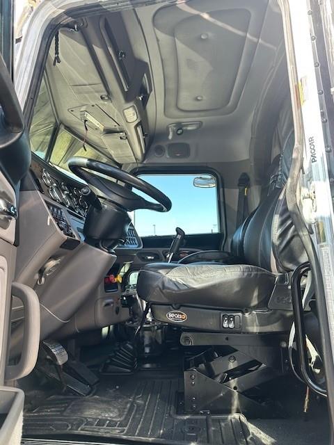 2022 Peterbilt 389-2