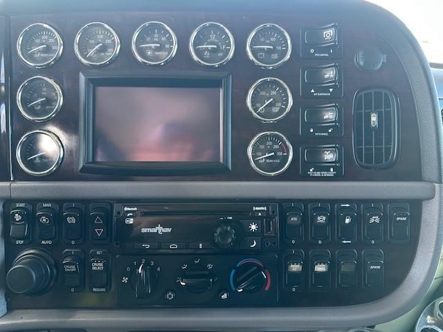 2022 Peterbilt 389-4