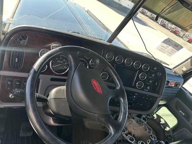 2022 Peterbilt 389-5