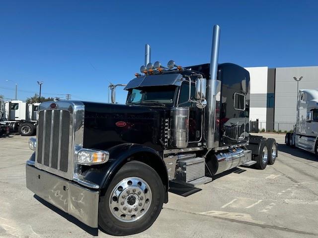 2022 Peterbilt 389-8