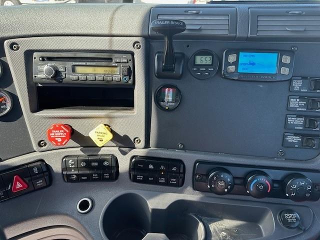 2017 Freightliner Cascadia-3