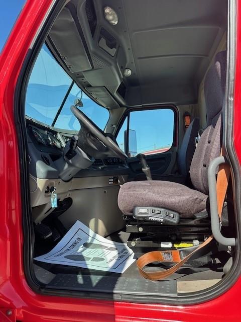 2017 Freightliner Cascadia-4