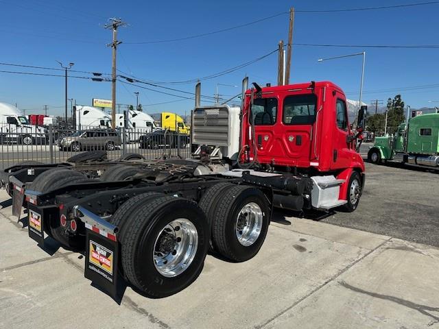 2017 Freightliner Cascadia-8
