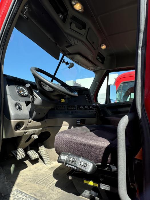 2016 Freightliner Cascadia-5