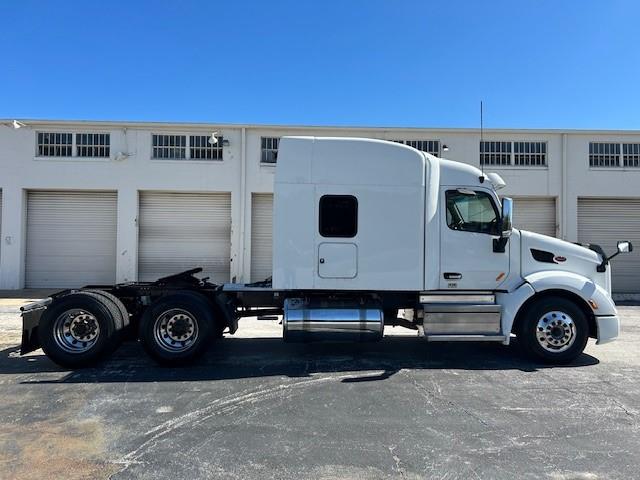 2021 Peterbilt 579-8