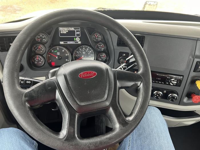 2021 Peterbilt 579-2