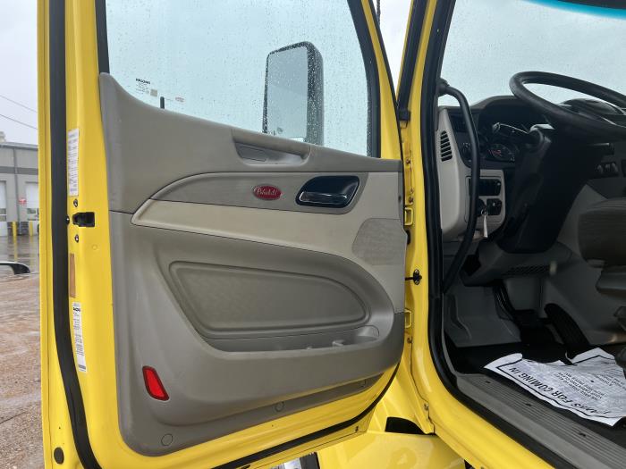 2021 Peterbilt 579-4