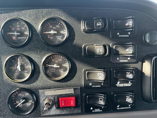 2022 Peterbilt 389-2