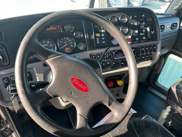 2022 Peterbilt 389-6