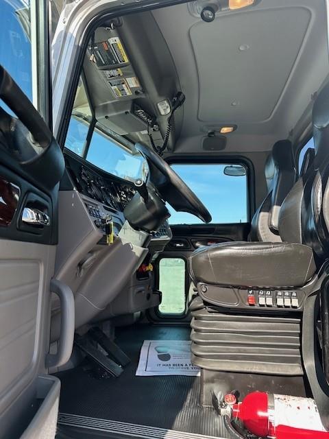 2022 Peterbilt 389-7