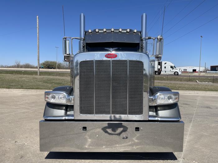 2024 Peterbilt 389-2