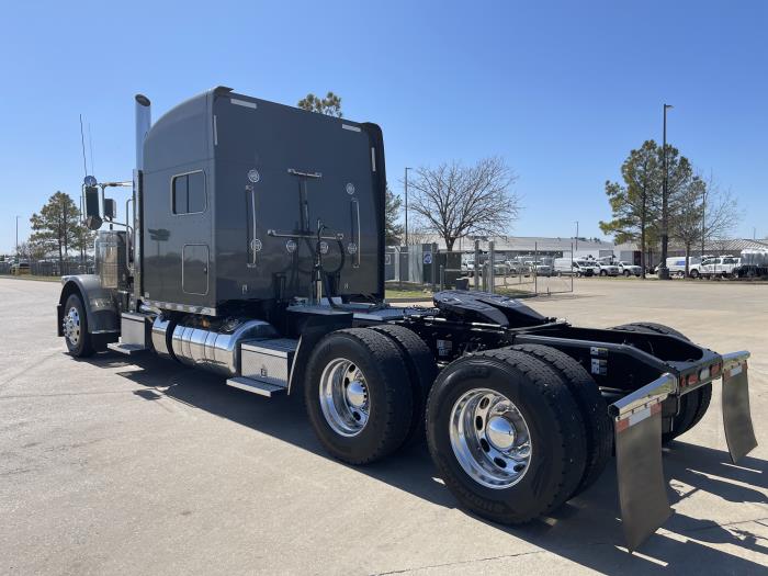 2024 Peterbilt 389-11