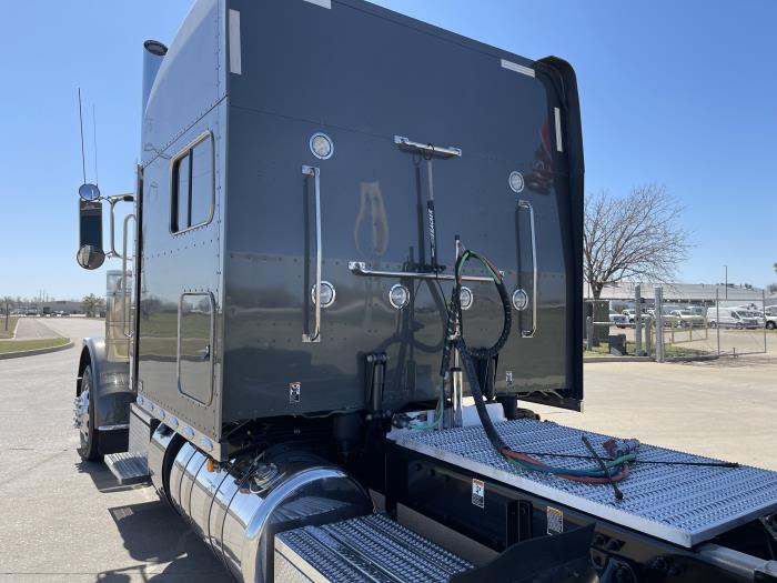 2024 Peterbilt 389-13