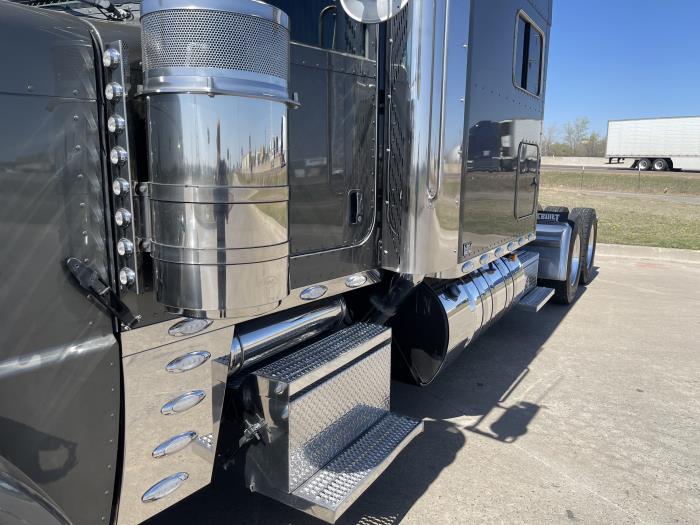 2024 Peterbilt 389-16
