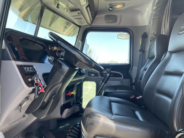 2024 Peterbilt 389-17